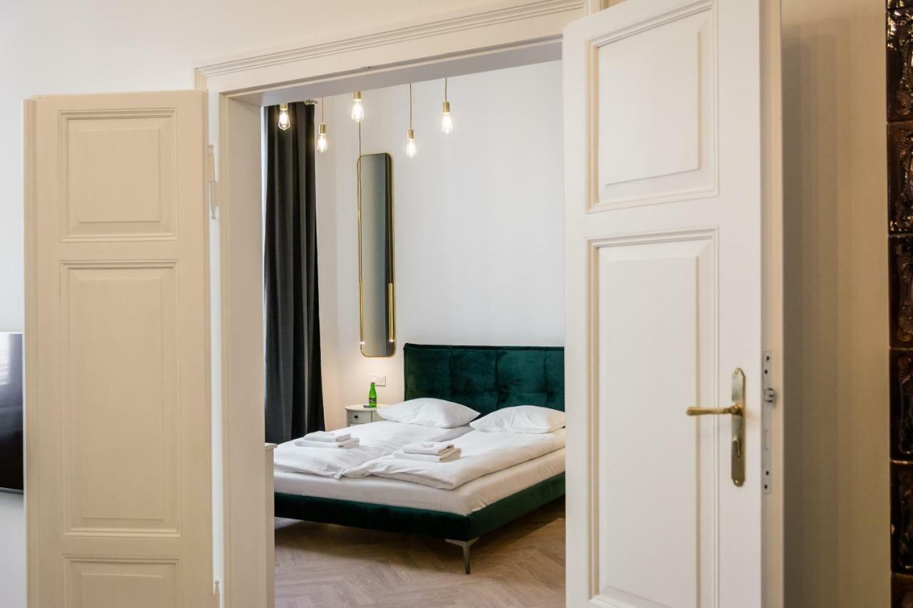 Apartament Deluxe Old Town Sw. Krzyza Wawelofts Kraków Exteriör bild